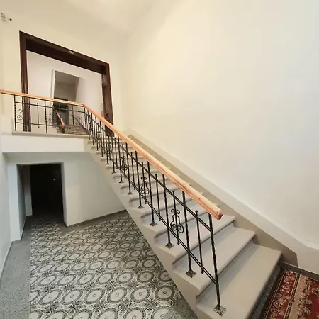 Premium Design, Renovated 2024 Free Parking Appartement *